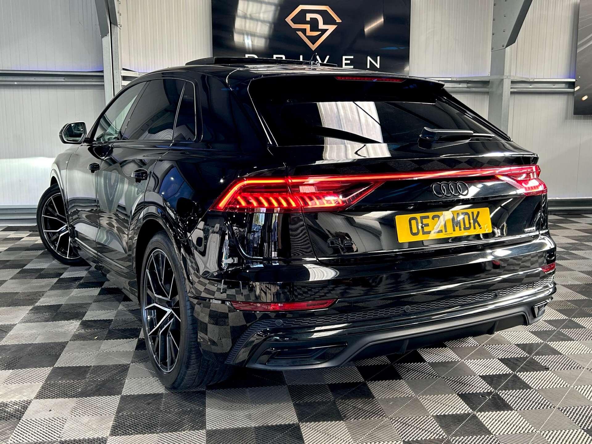 Audi Q8 view 15