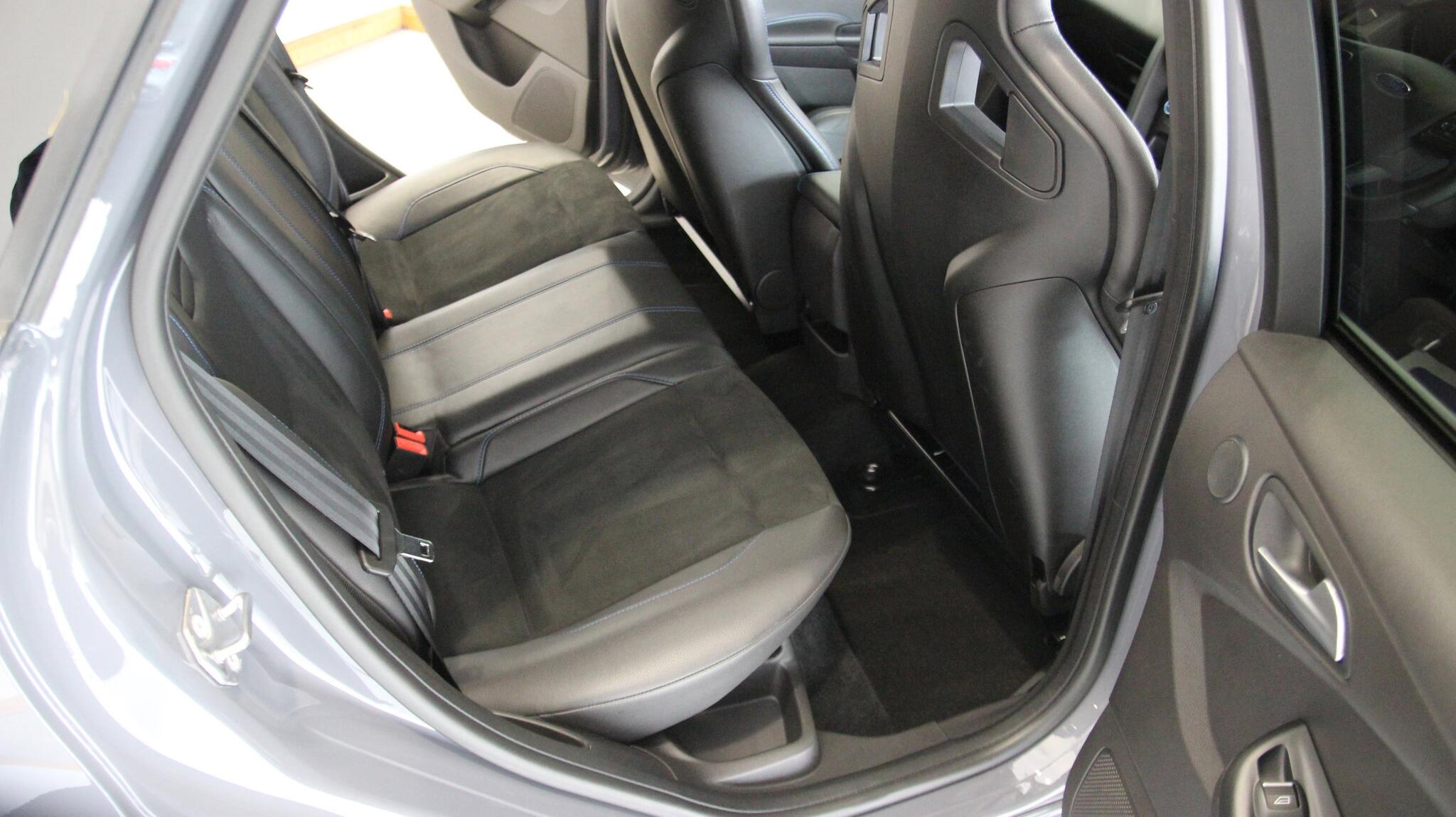 Ford Focus view 21
