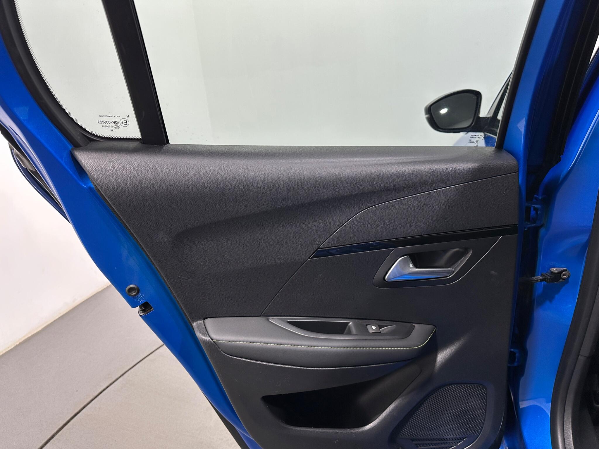 Peugeot 208 view 38