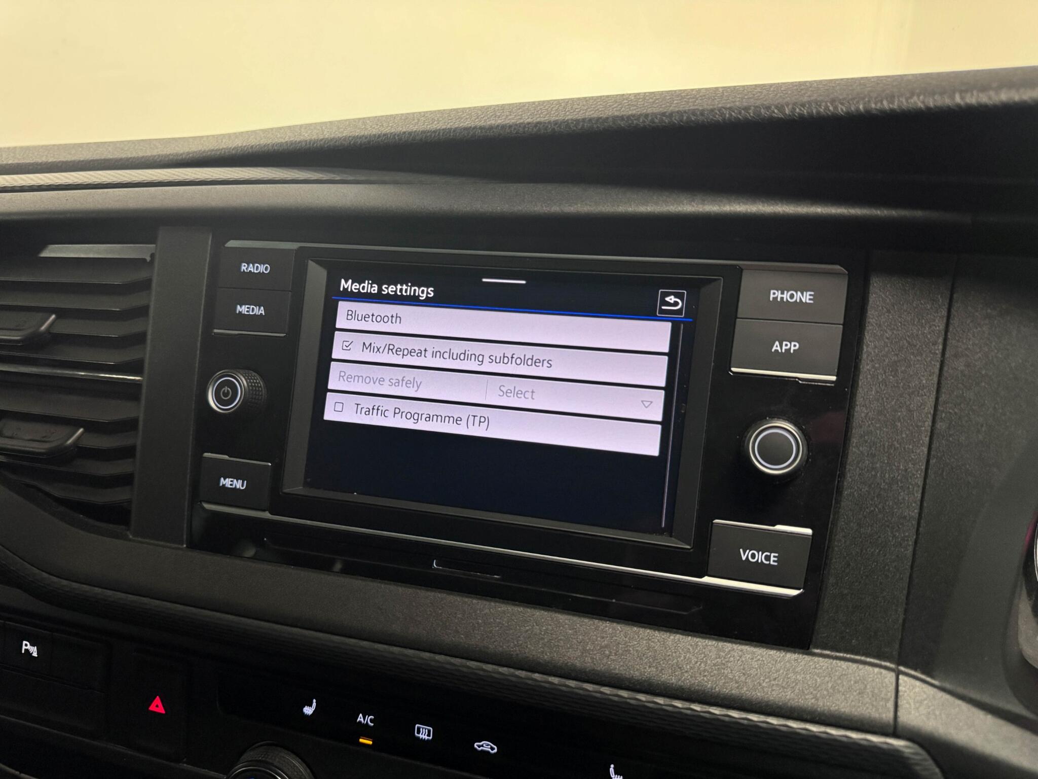 Volkswagen Transporter view 38