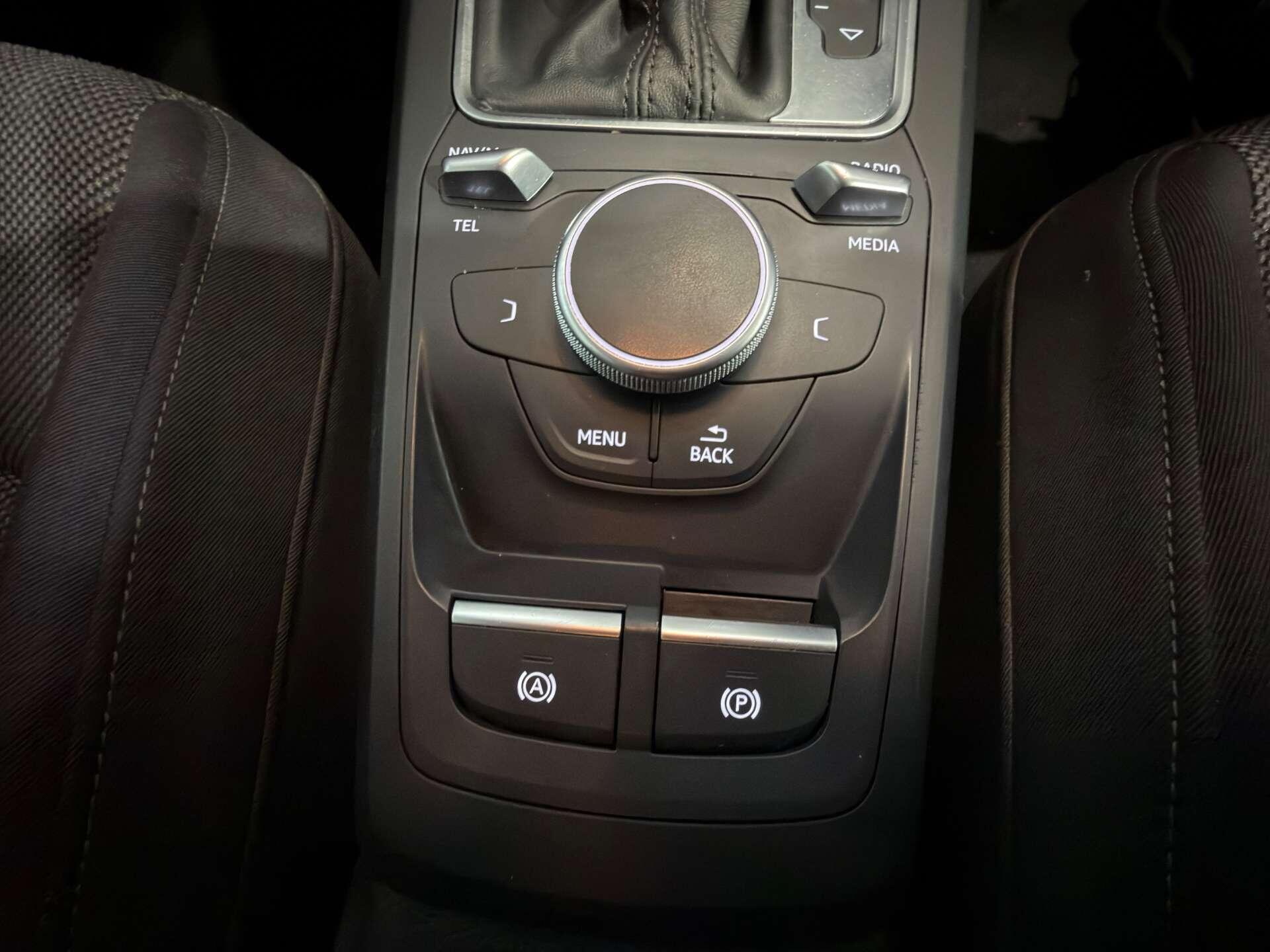 Audi Q2 view 33