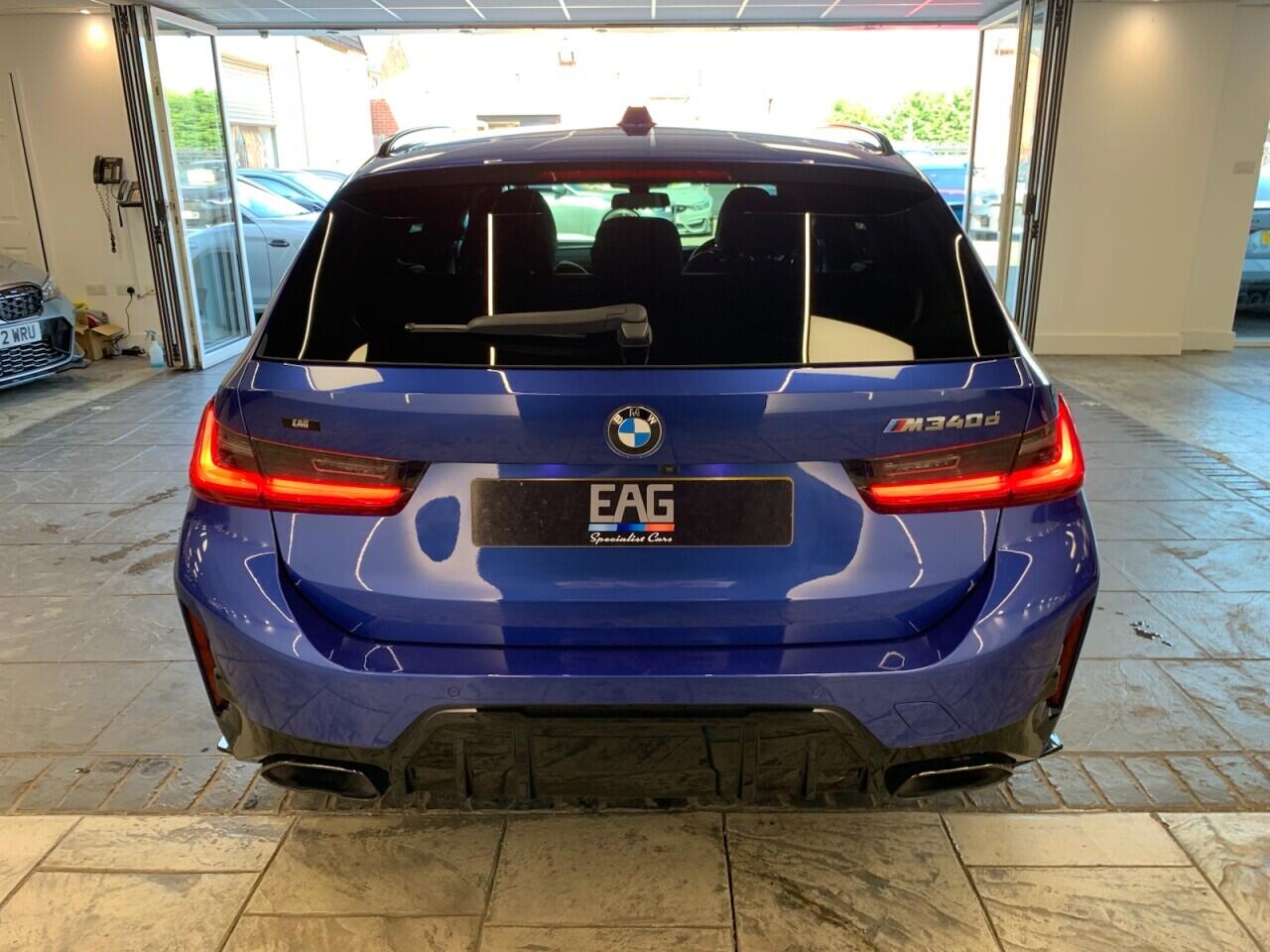 BMW 3 Series view 17