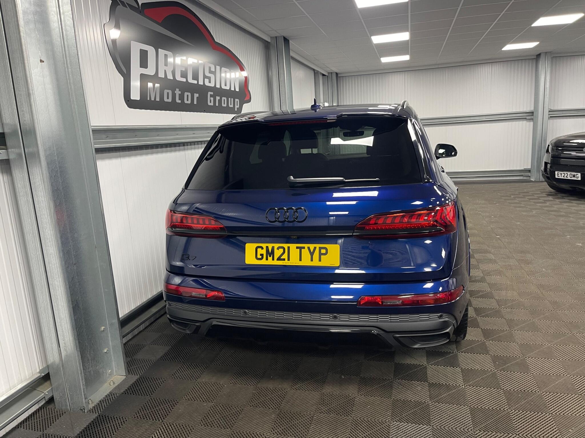 Audi Q7 view 23