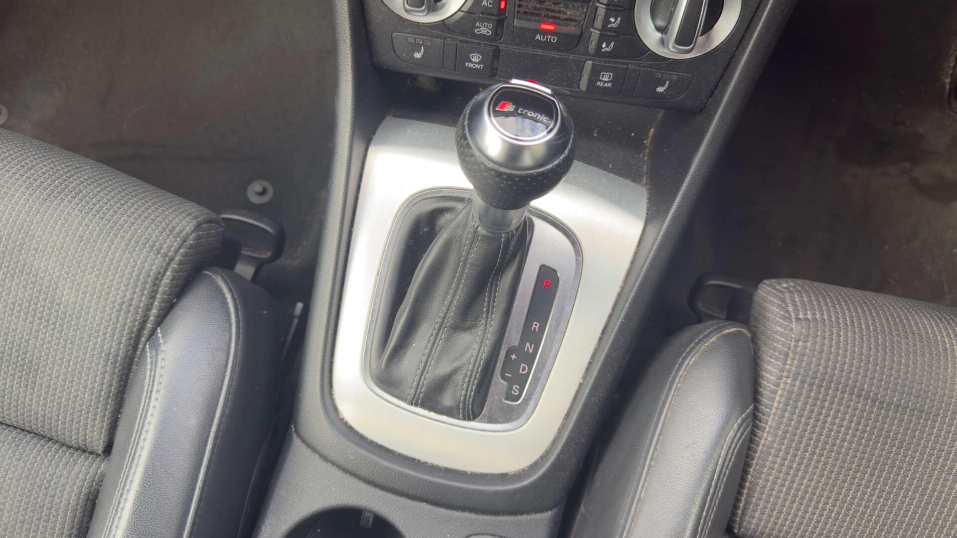 Audi Q3 view 32