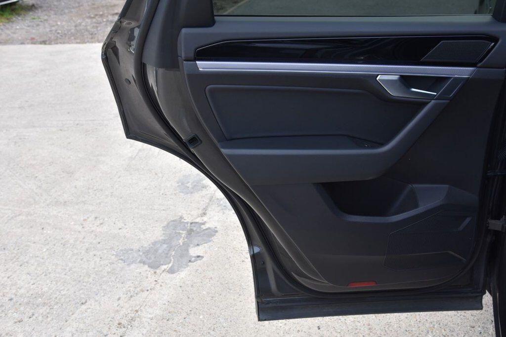 Volkswagen Touareg view 61