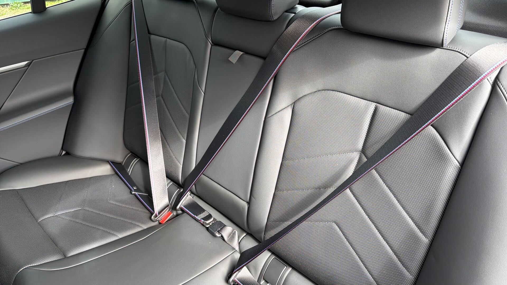 BMW 5 Series view 12