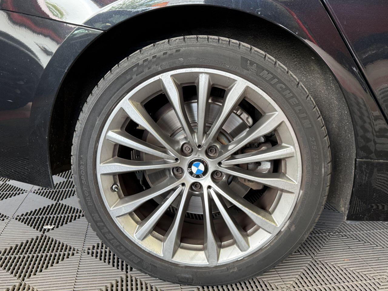 BMW 5 Series view 20
