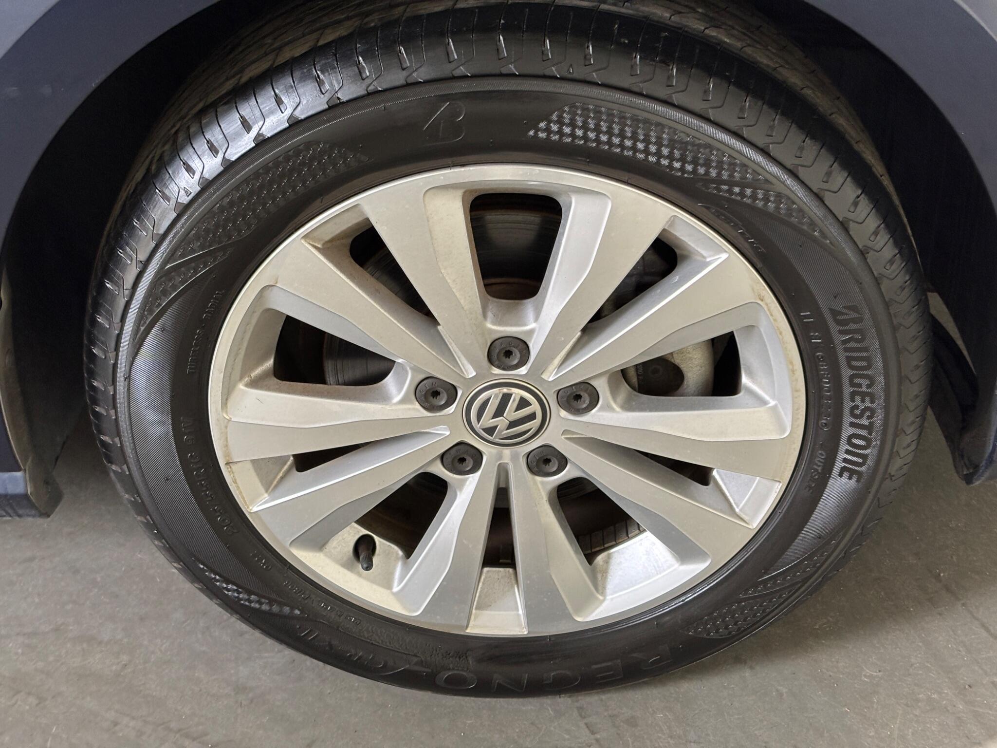 Volkswagen Golf view 63