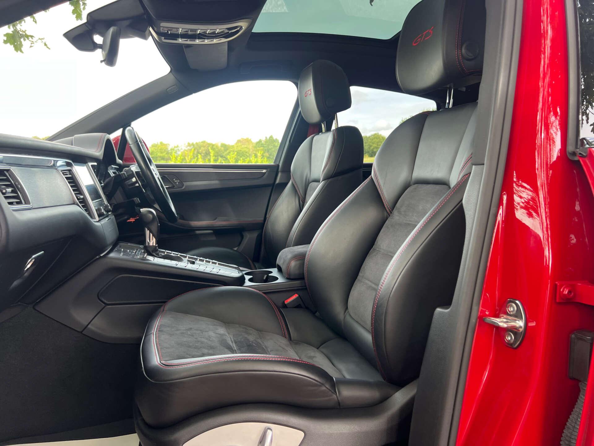 Porsche Macan view 19