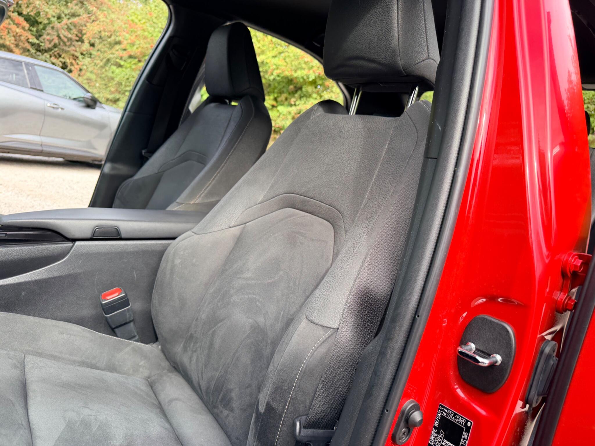 Lexus Ux view 52