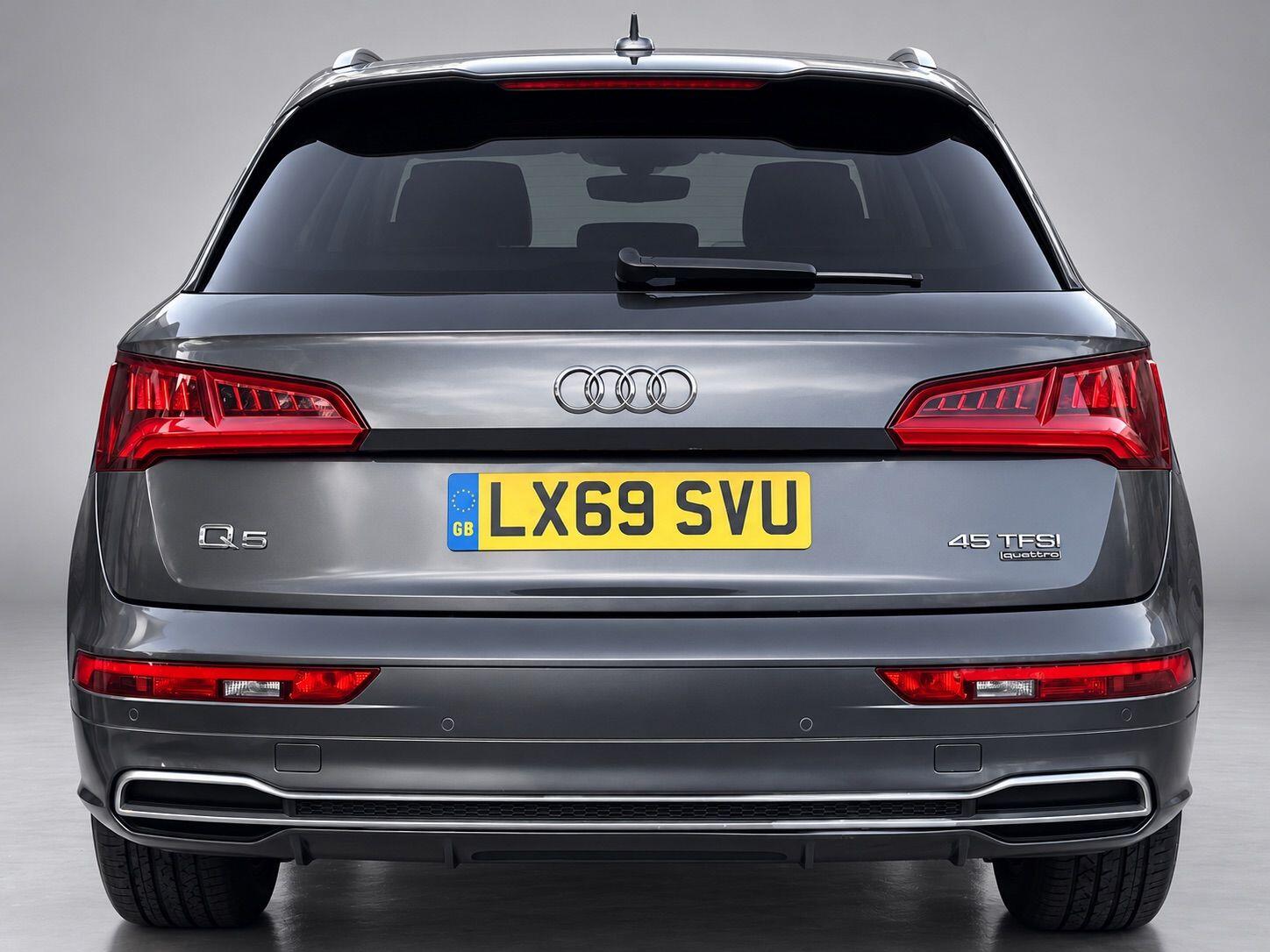 Audi Q5 view 12