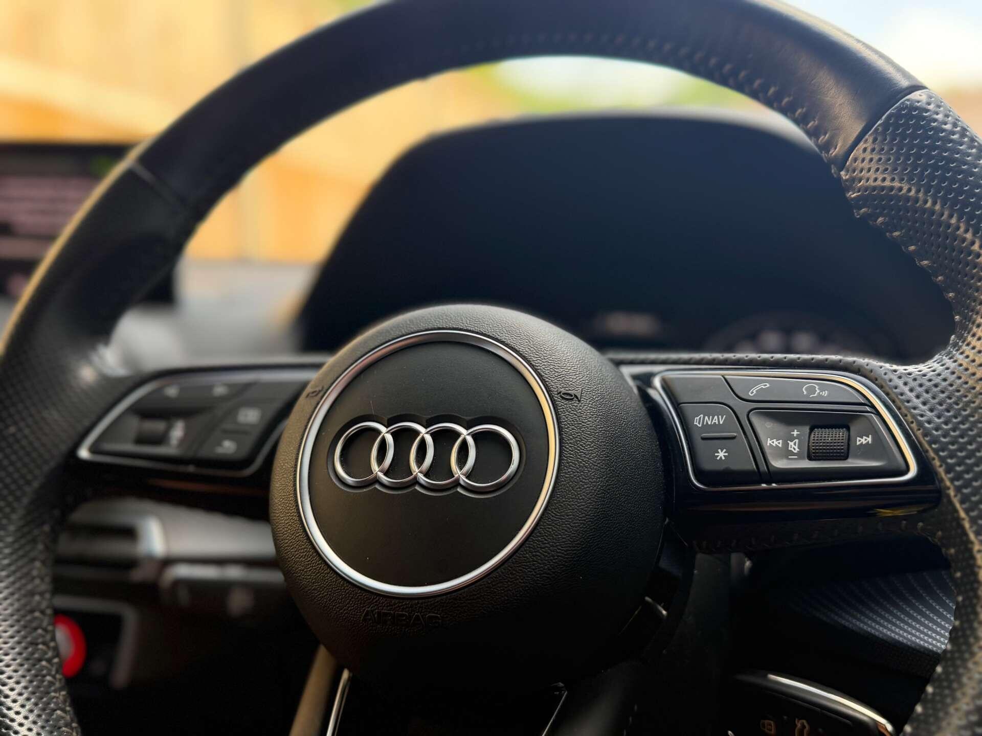 Audi Q2 view 25