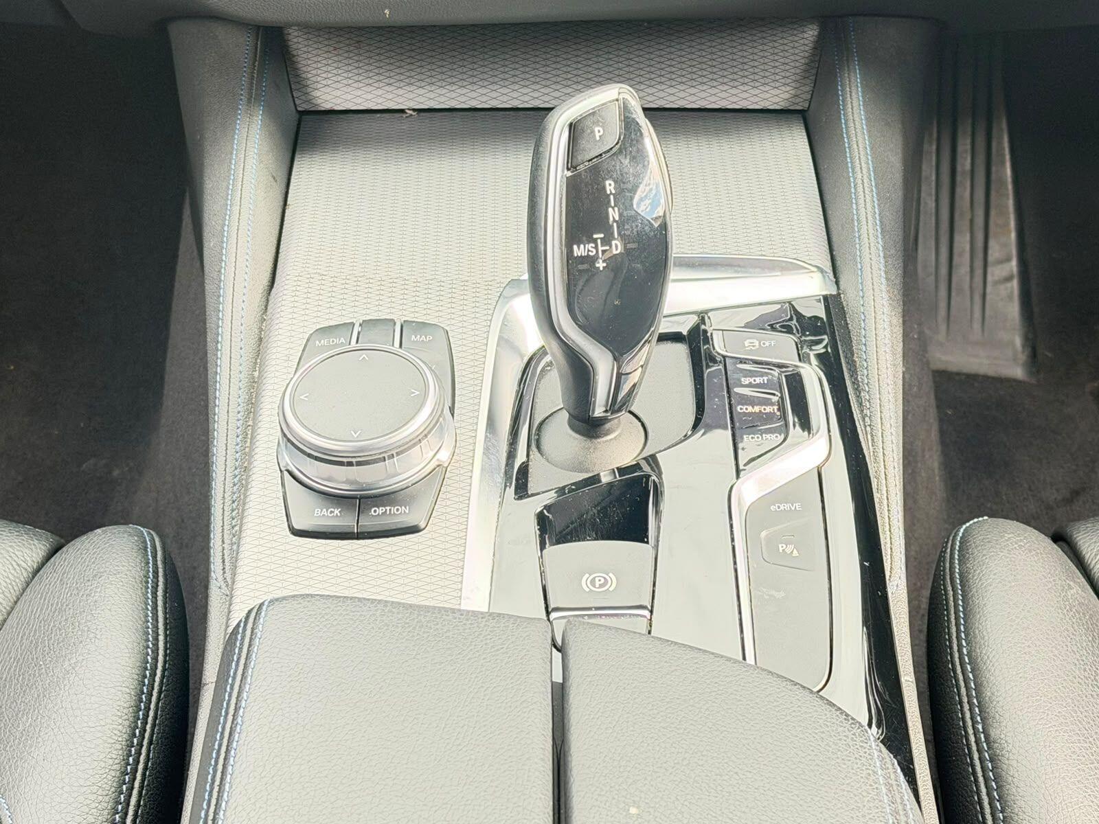 BMW 5 Series view 10