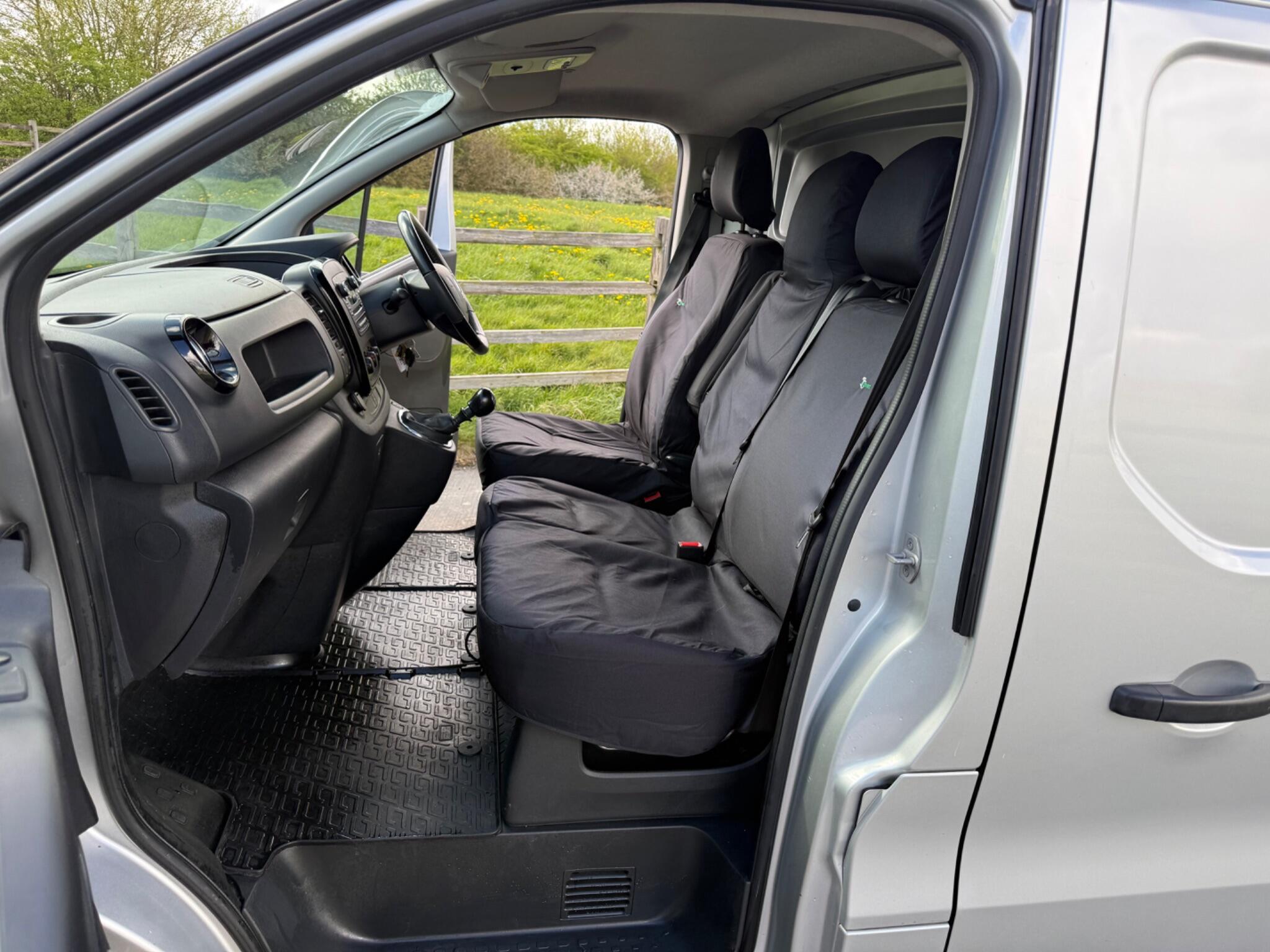 Vauxhall Vivaro 1.6 CDTi 2900 BiTurbo Sportive L1 H1 Euro 6 (s/s) 5dr — photo 37 of 98