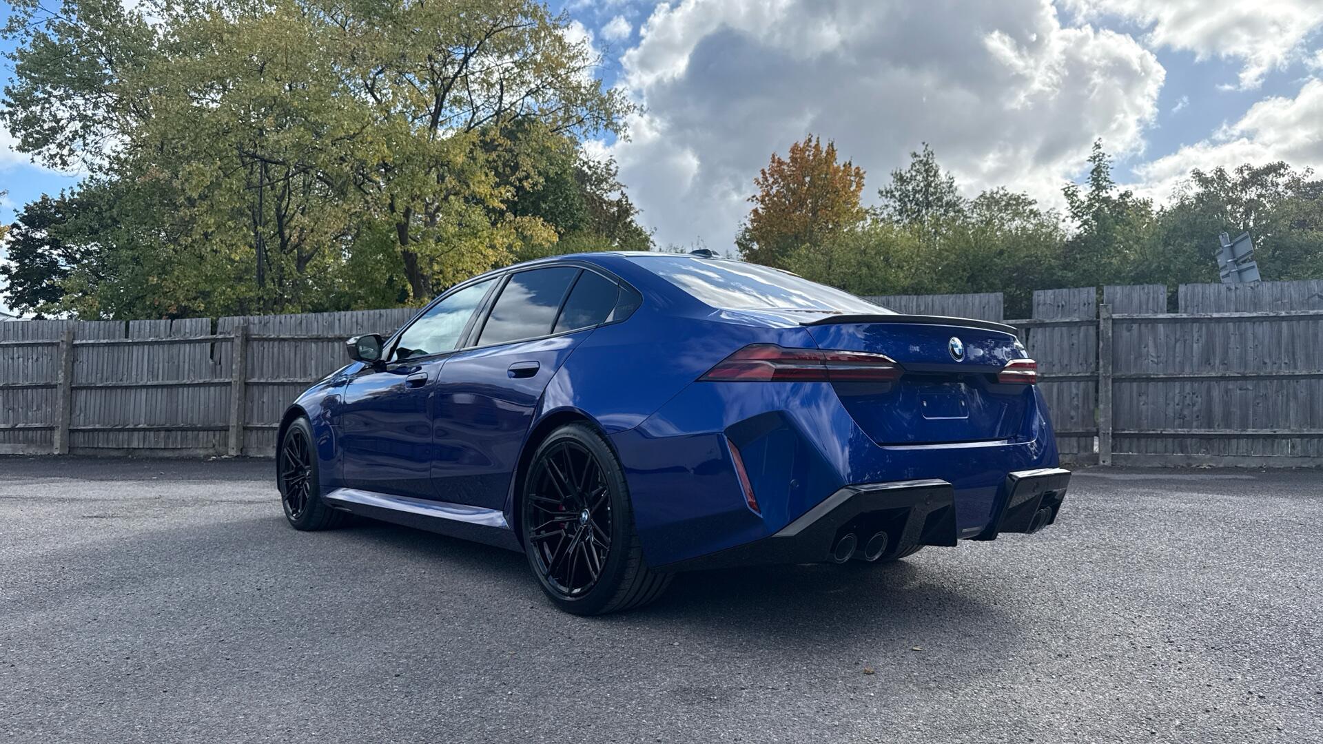 BMW M5 view 30