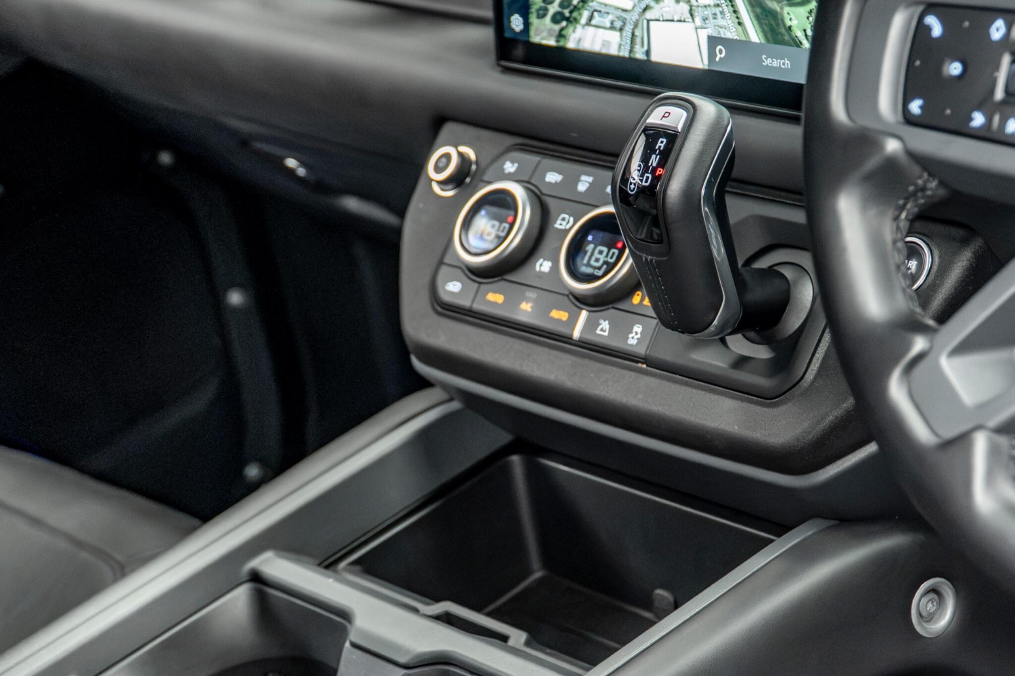 Land Rover Defender view 30