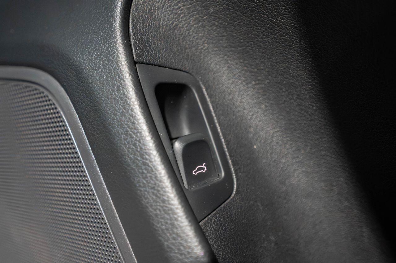Audi Q3 view 10