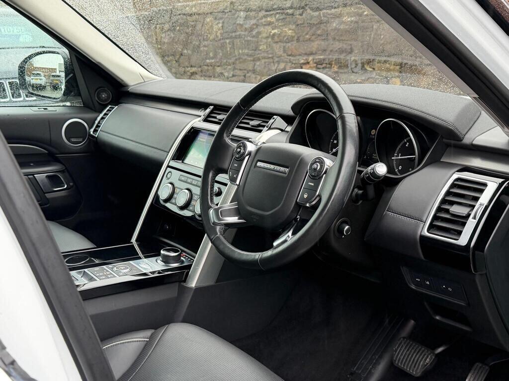Land Rover Discovery view 13