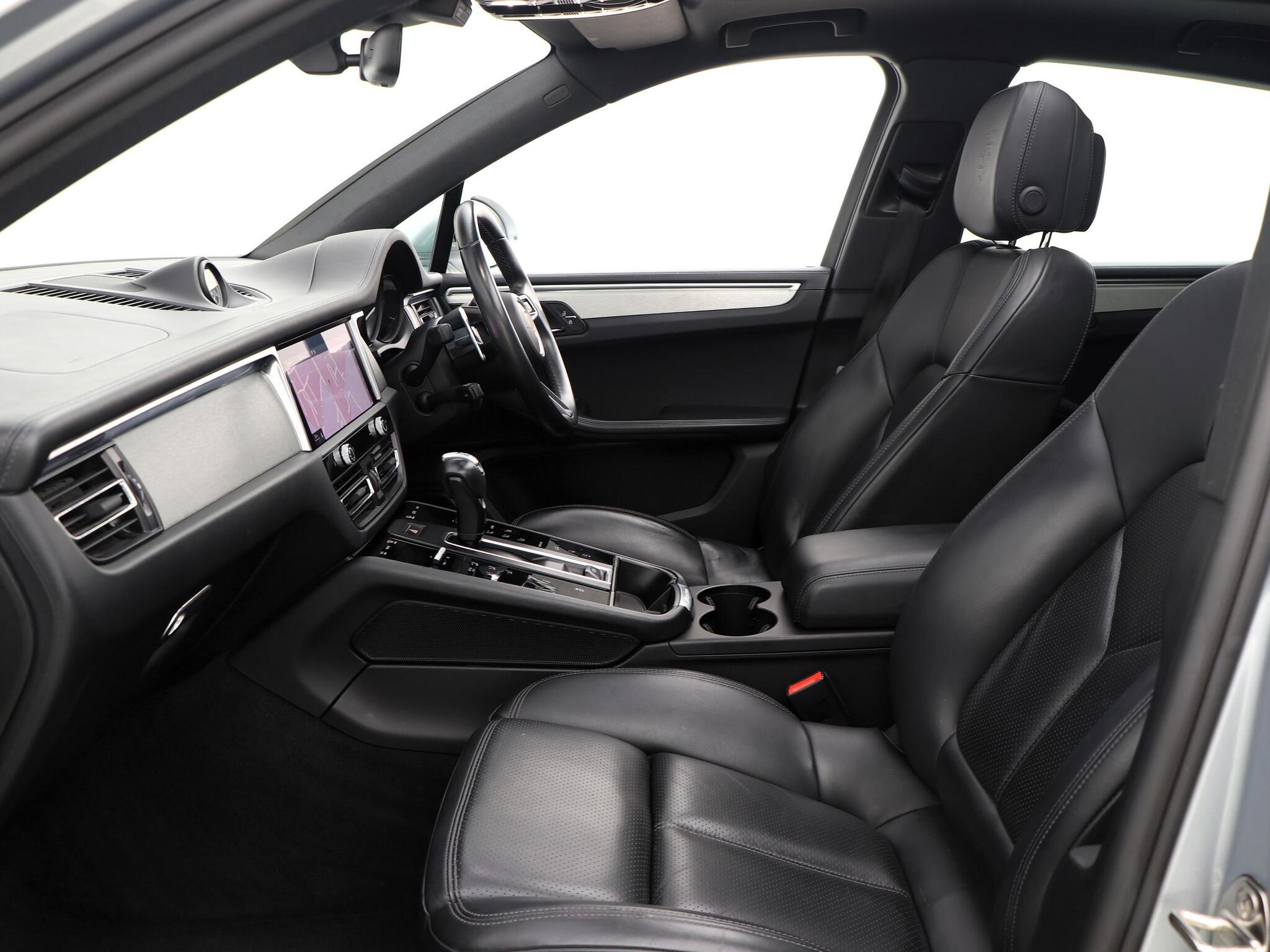 Porsche Macan view 28