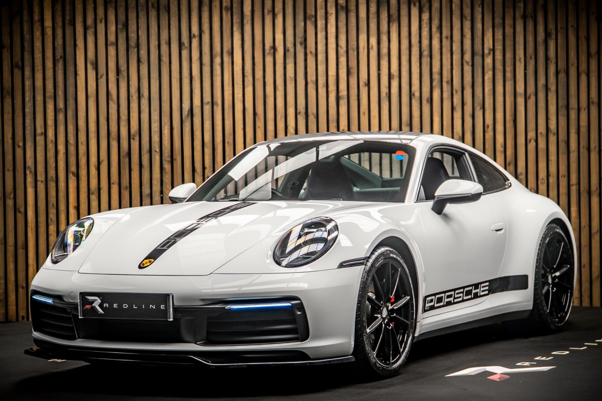 Porsche 911 view 8