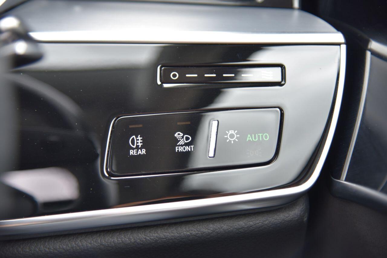 Audi A8 view 36