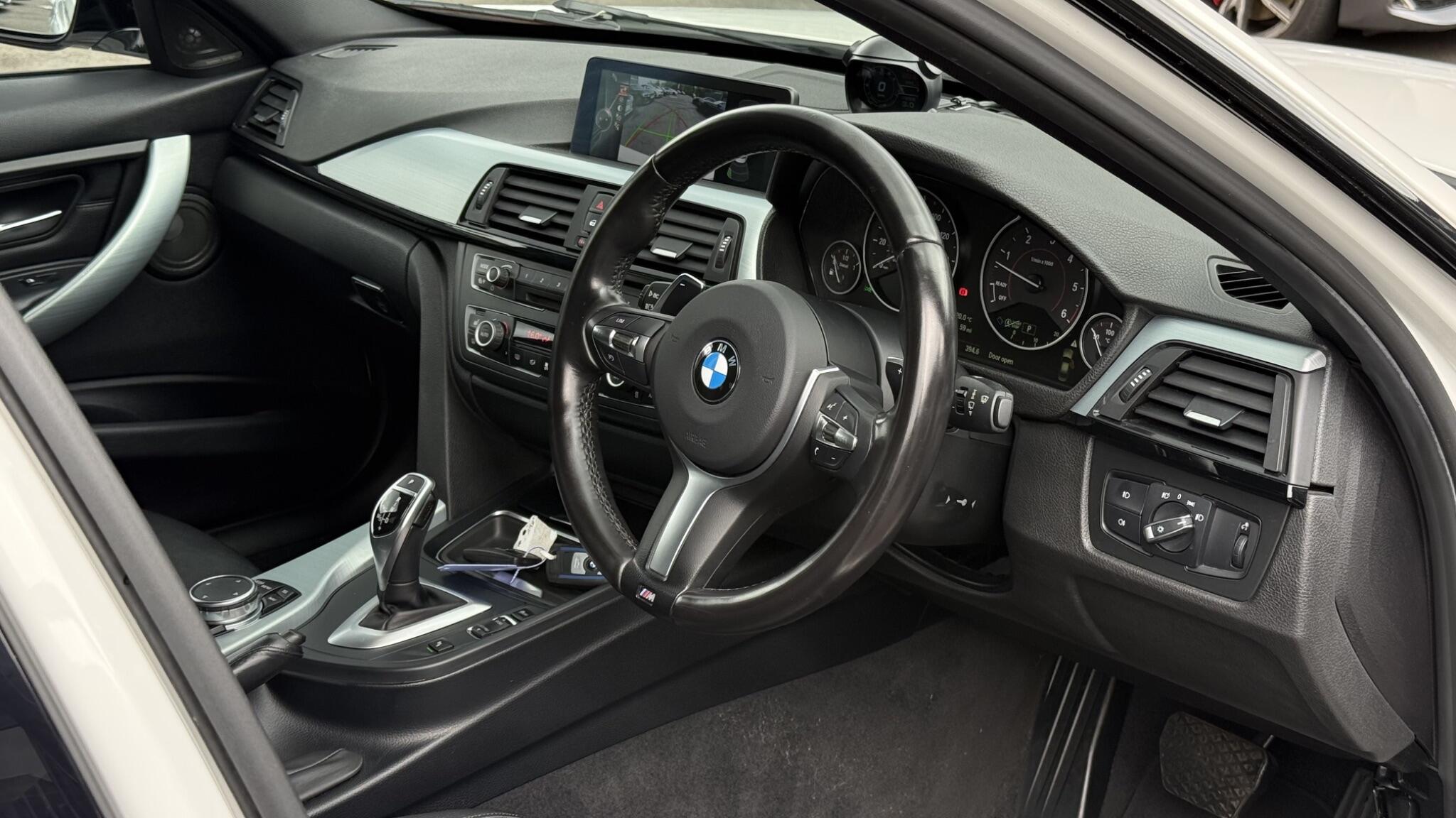 BMW 3 Series view 19