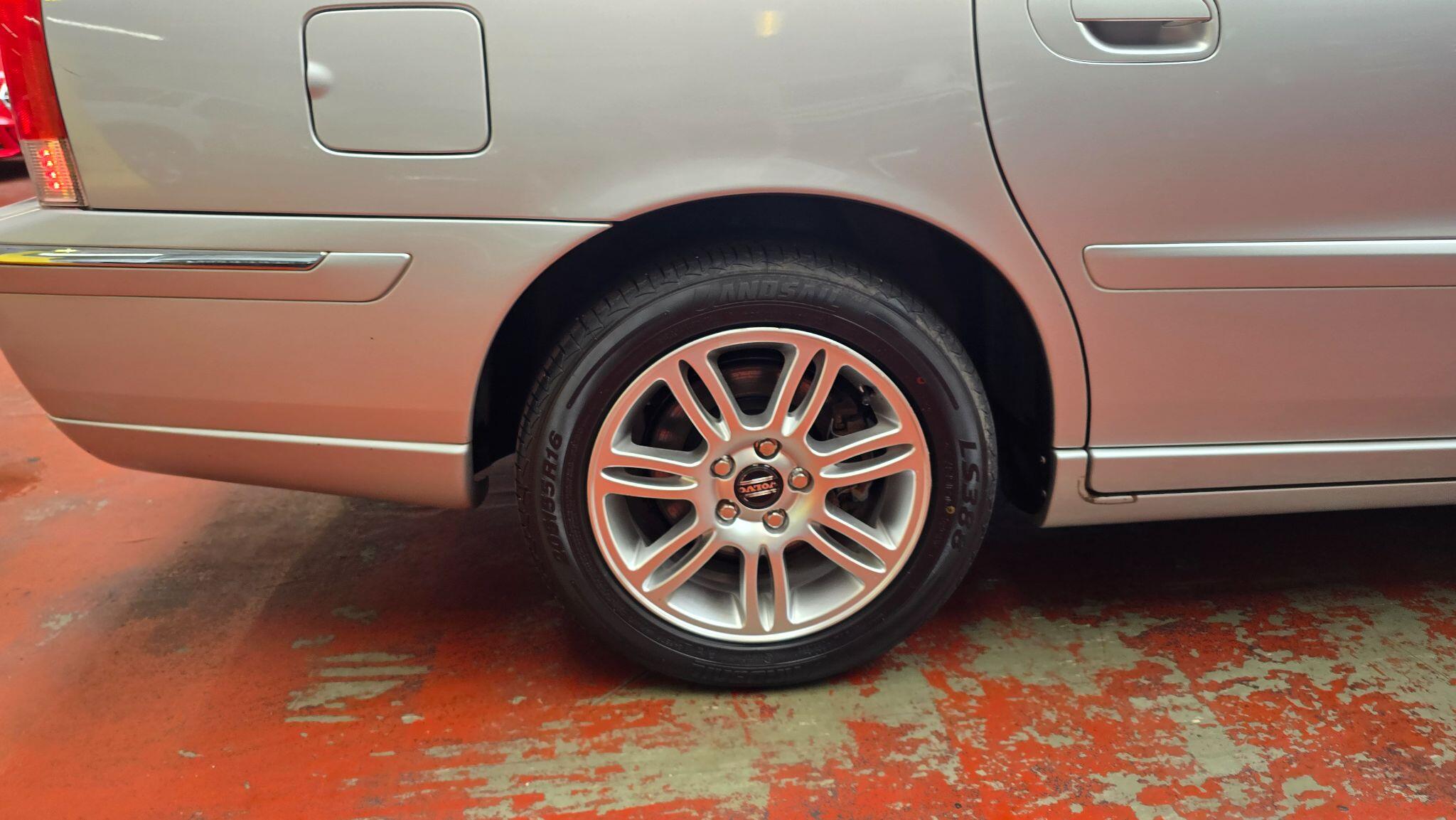 Volvo V70 view 28