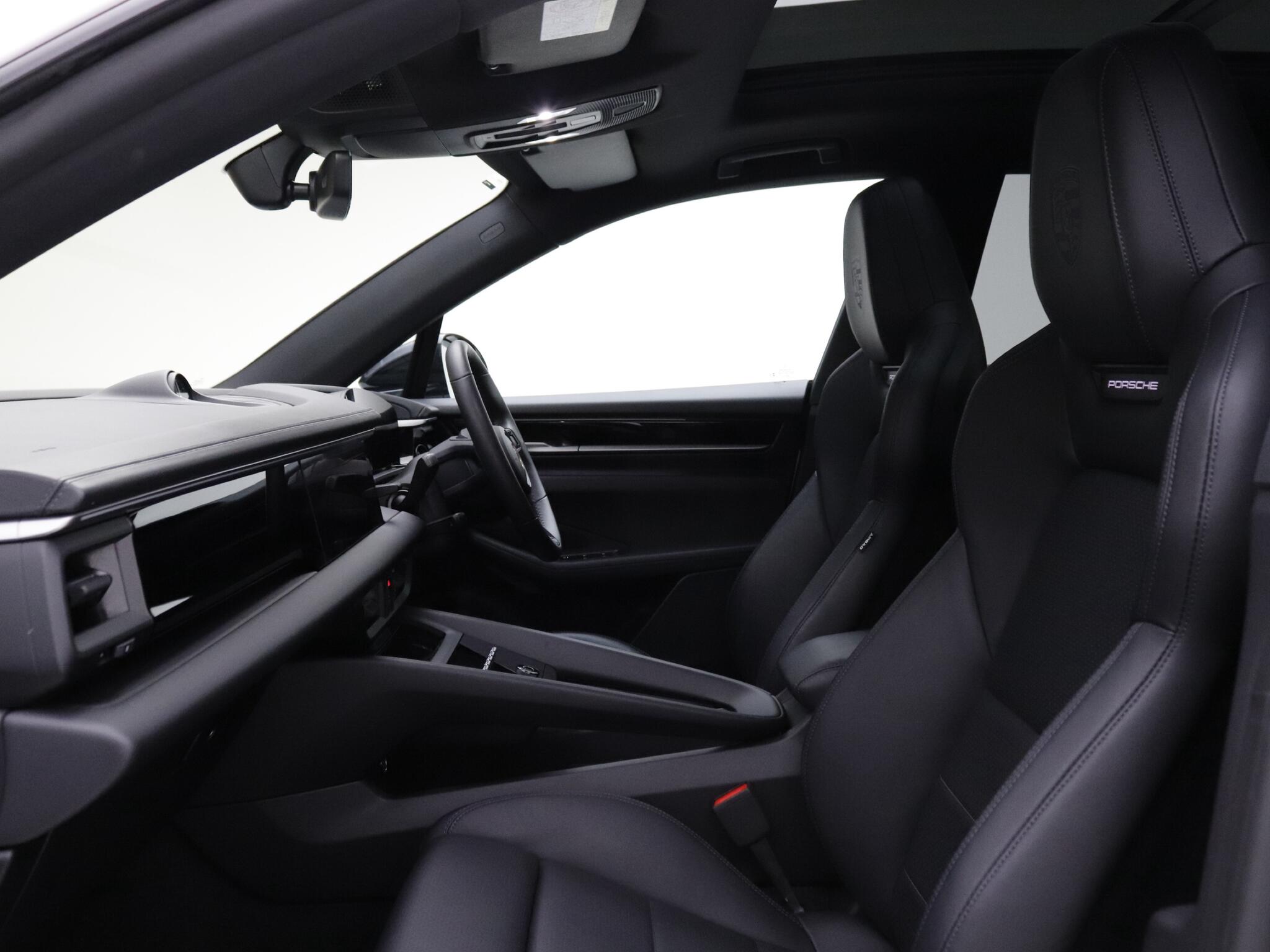Porsche Macan view 31