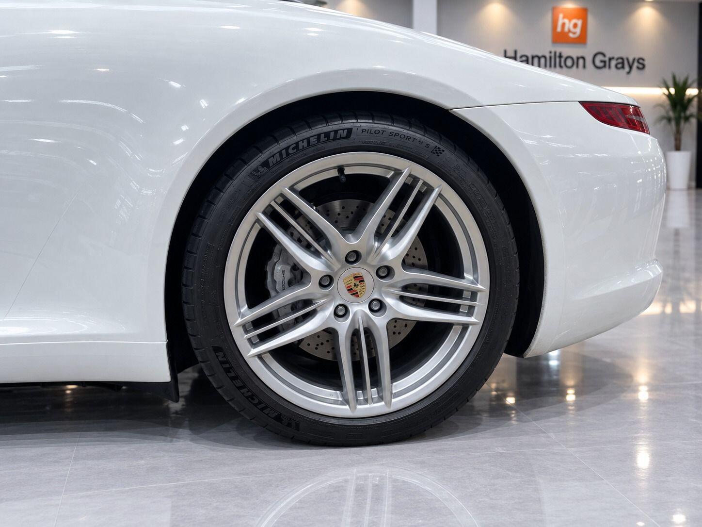 Porsche 911 view 10