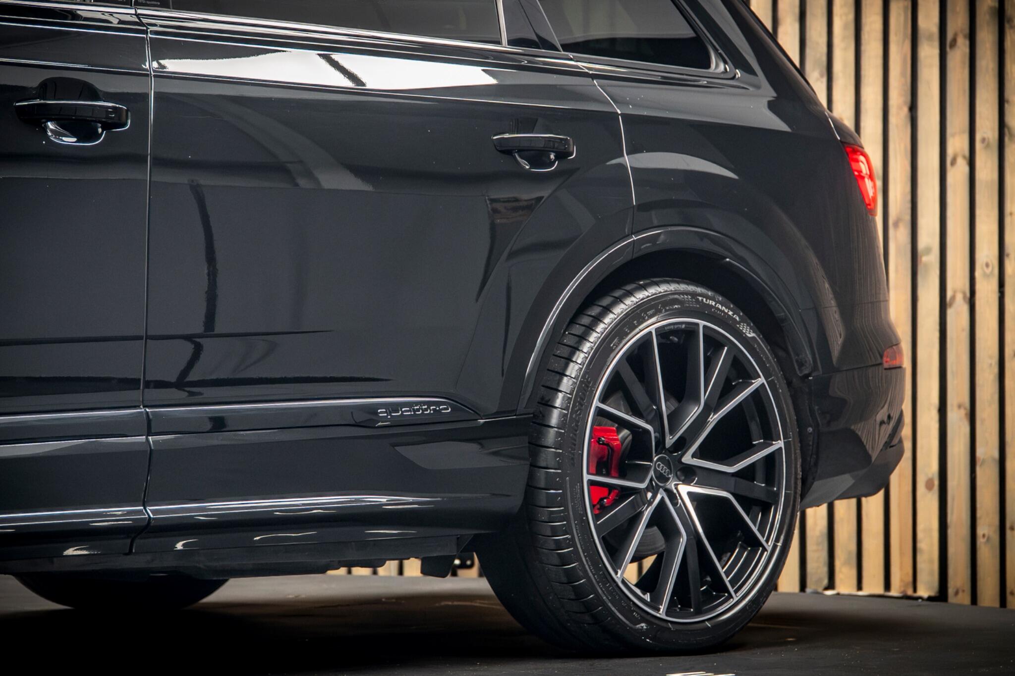 Audi SQ7 view 17