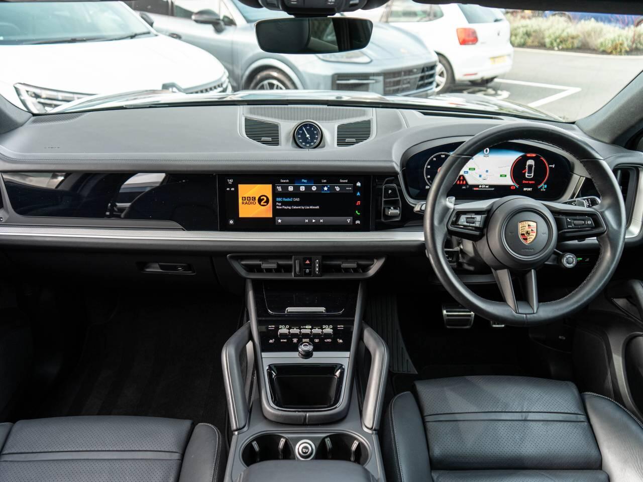 Porsche Cayenne view 27