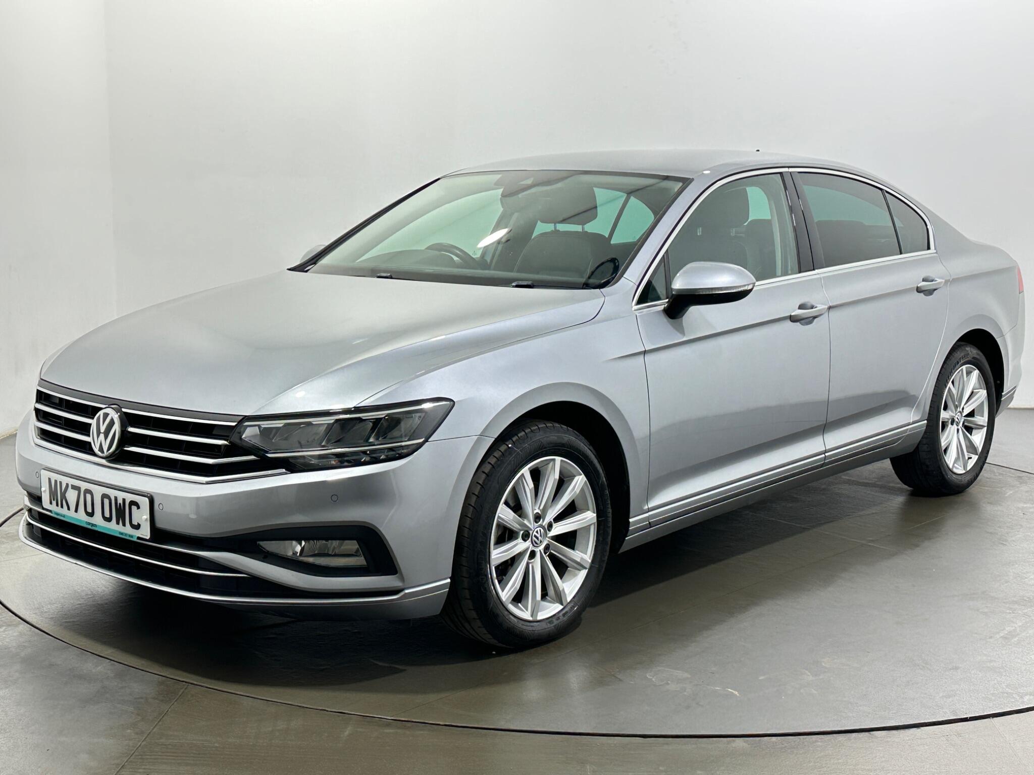 Volkswagen Passat view 4