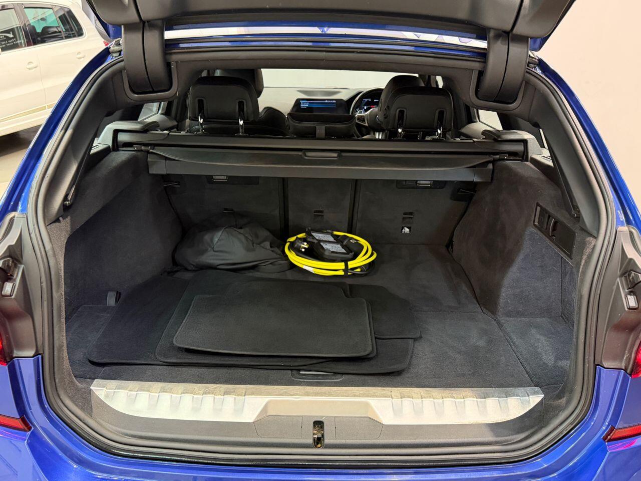 BMW 3 Series view 17