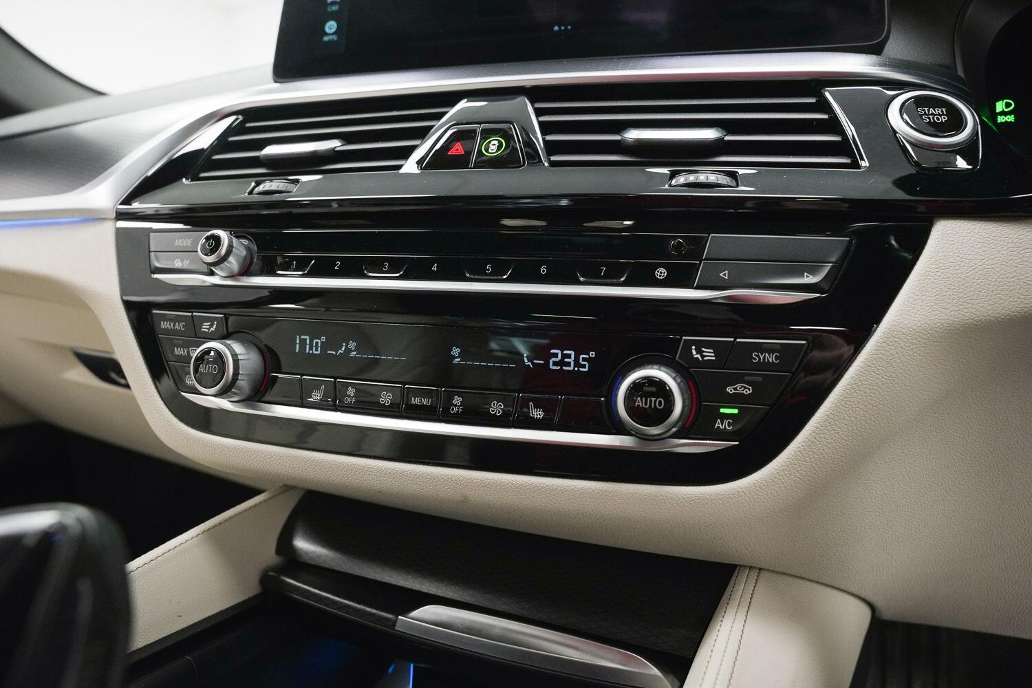 BMW 5 Series view 24