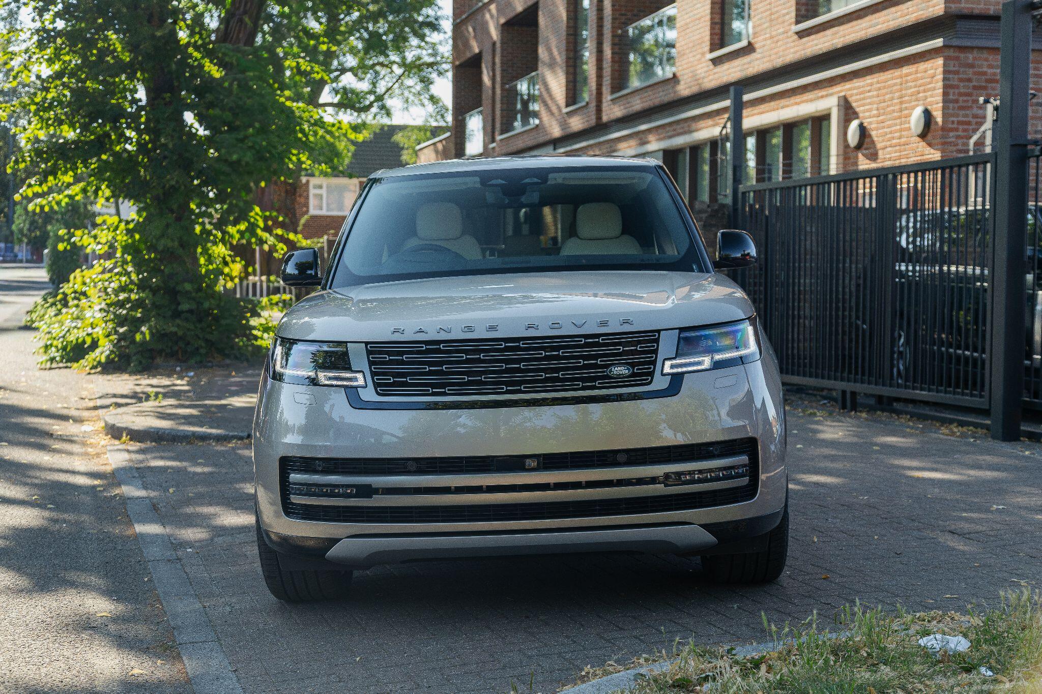 Land Rover Range Rover view 2