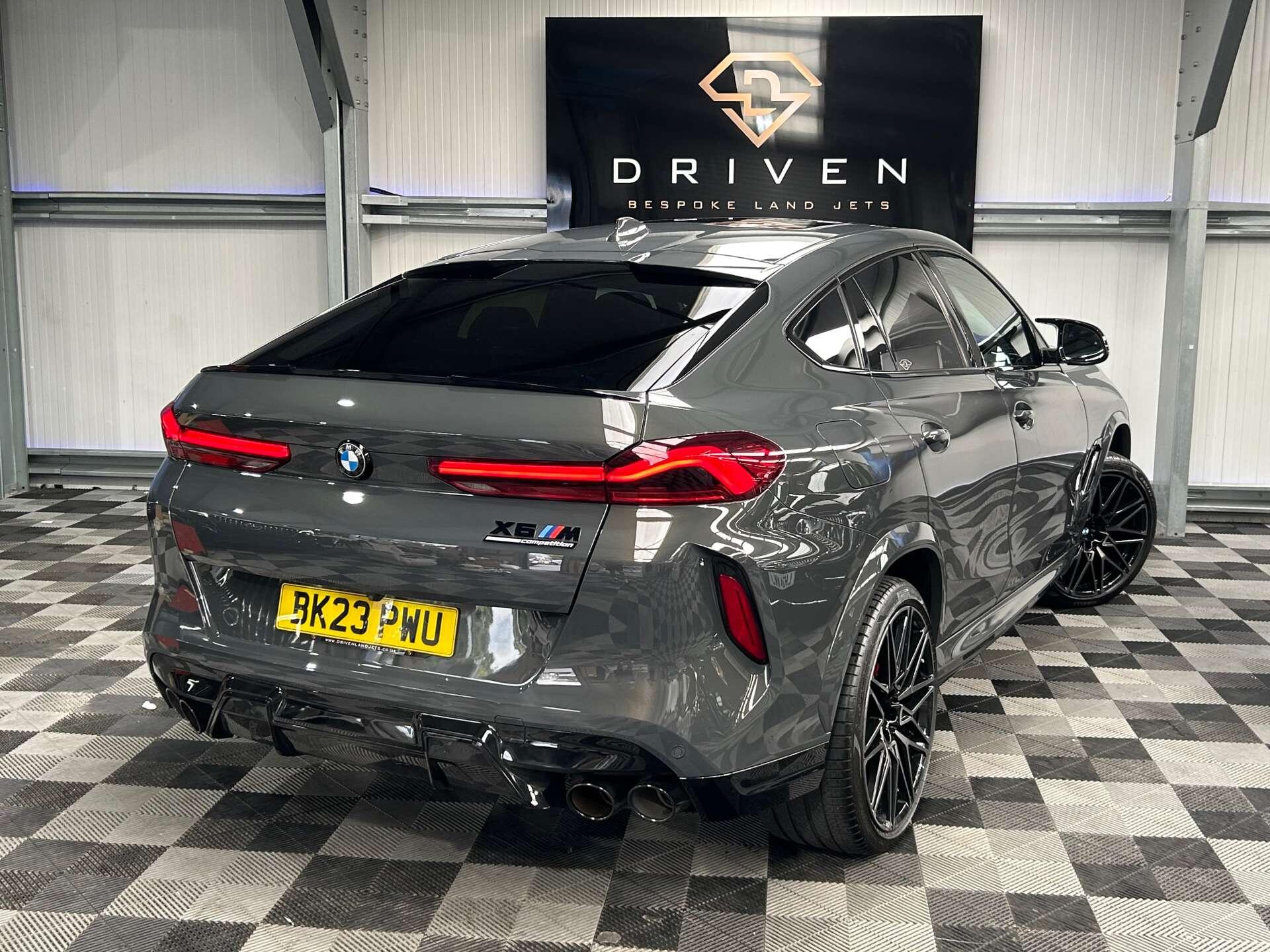 BMW X6 M view 9
