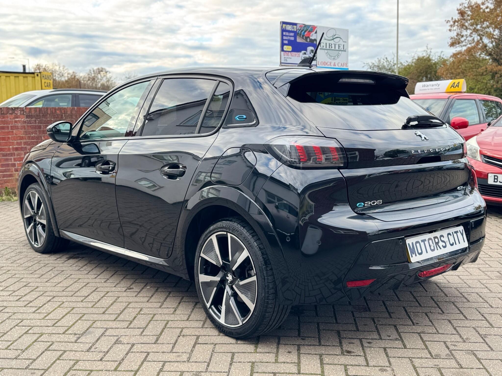Peugeot e-208 view 7