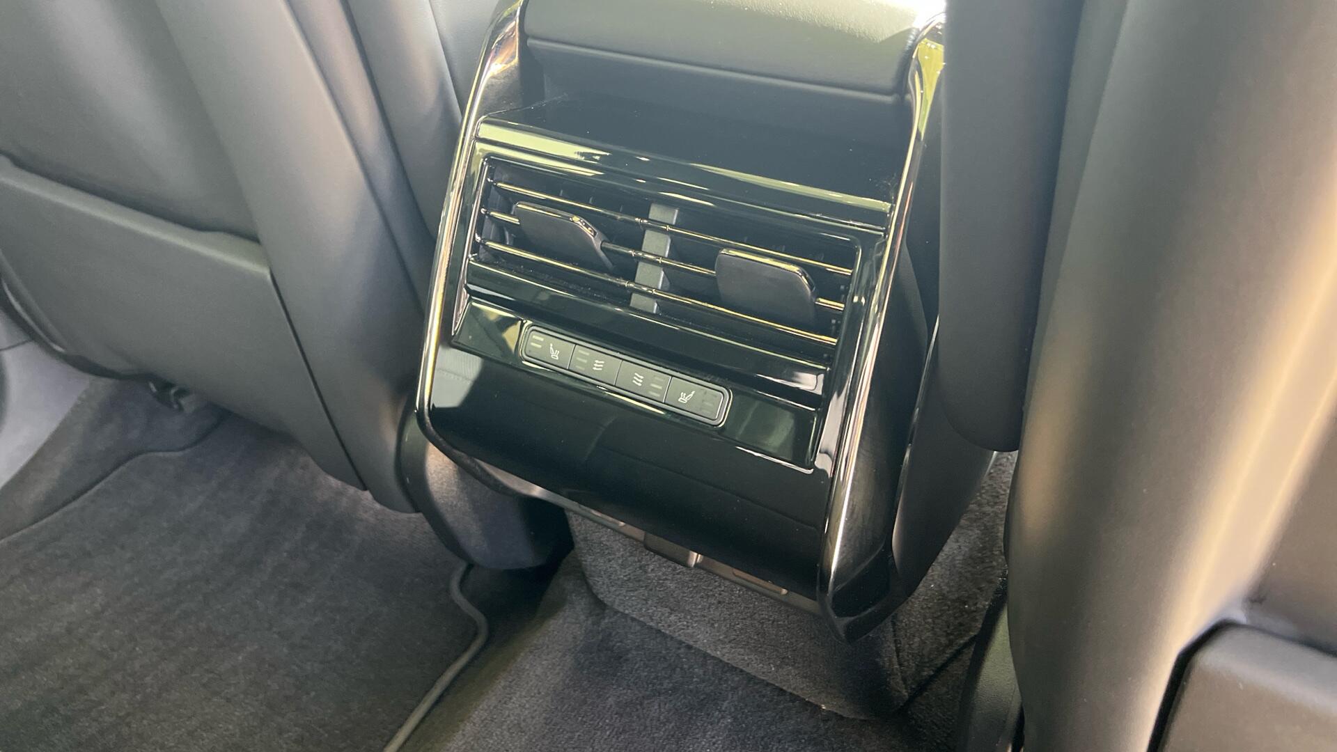Land Rover Range Rover Sport view 18