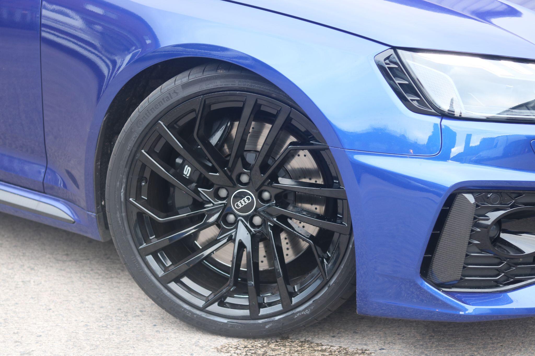 Audi RS4 view 12