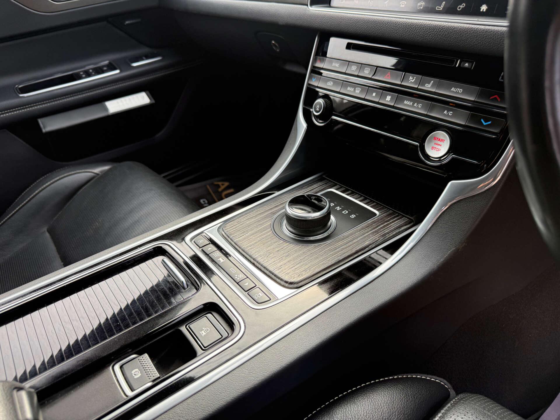 Jaguar XF view 30