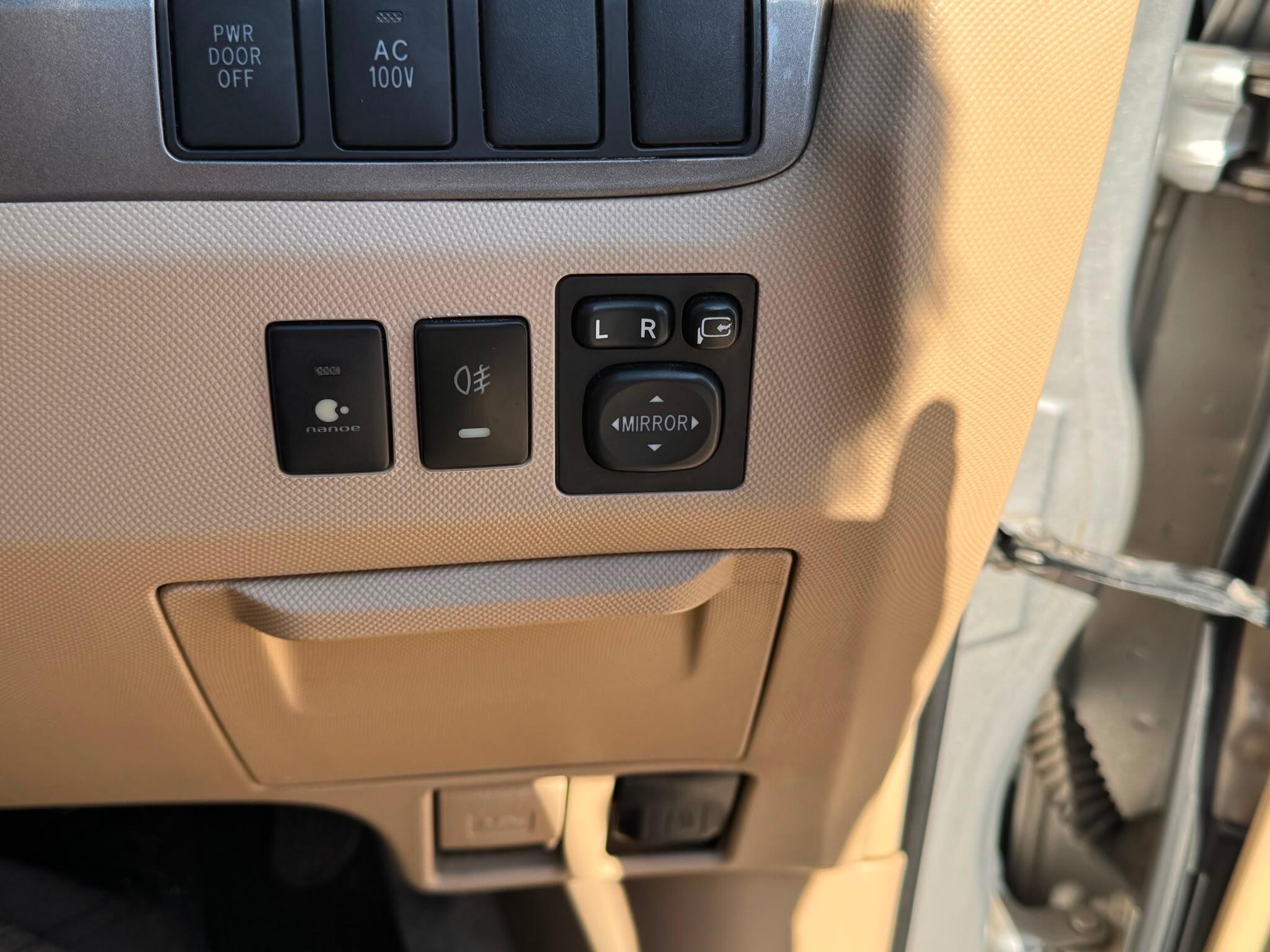 Toyota Estima view 29