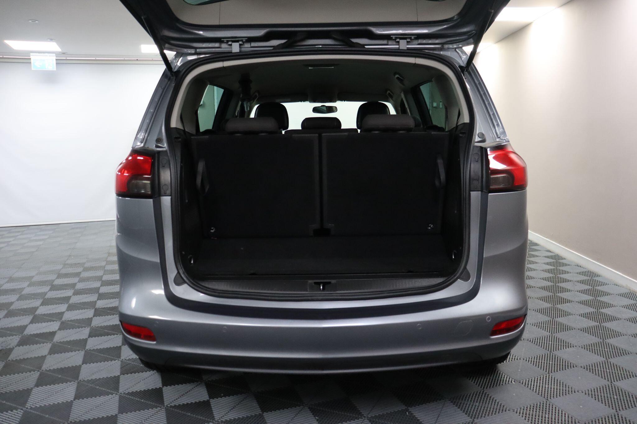 Vauxhall Zafira Tourer view 14