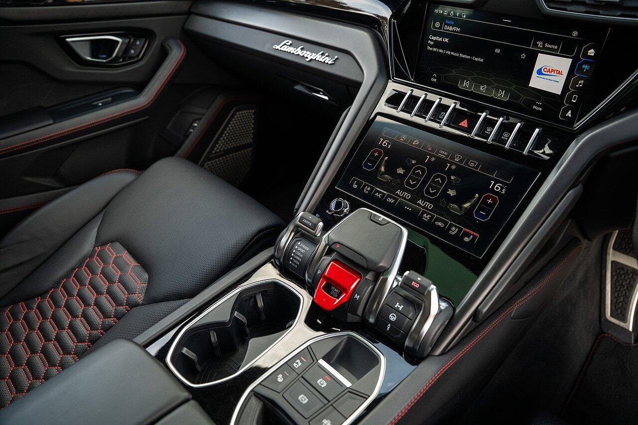 Lamborghini Urus view 54