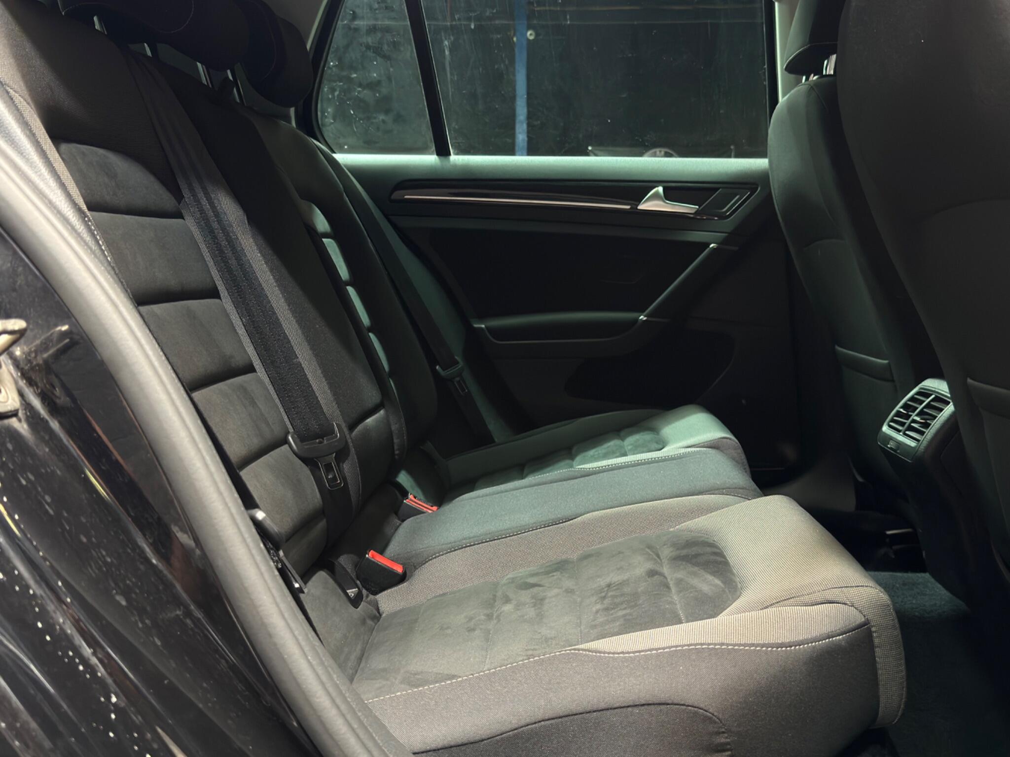 Volkswagen Golf view 43