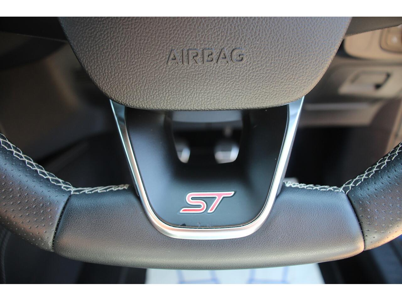 Ford Focus view 34
