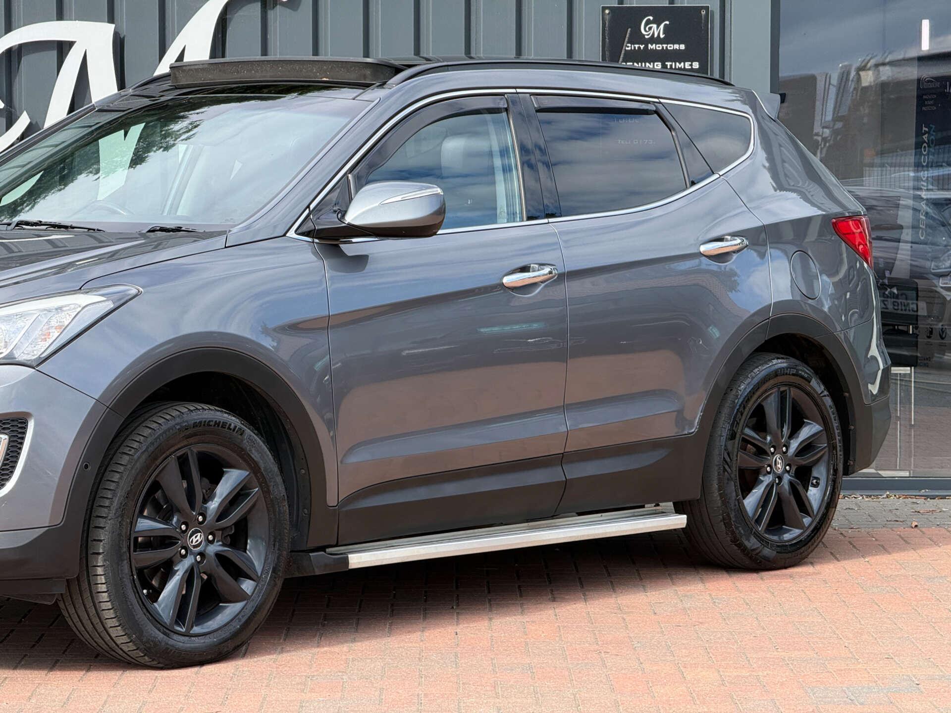 Hyundai Santa FE view 3