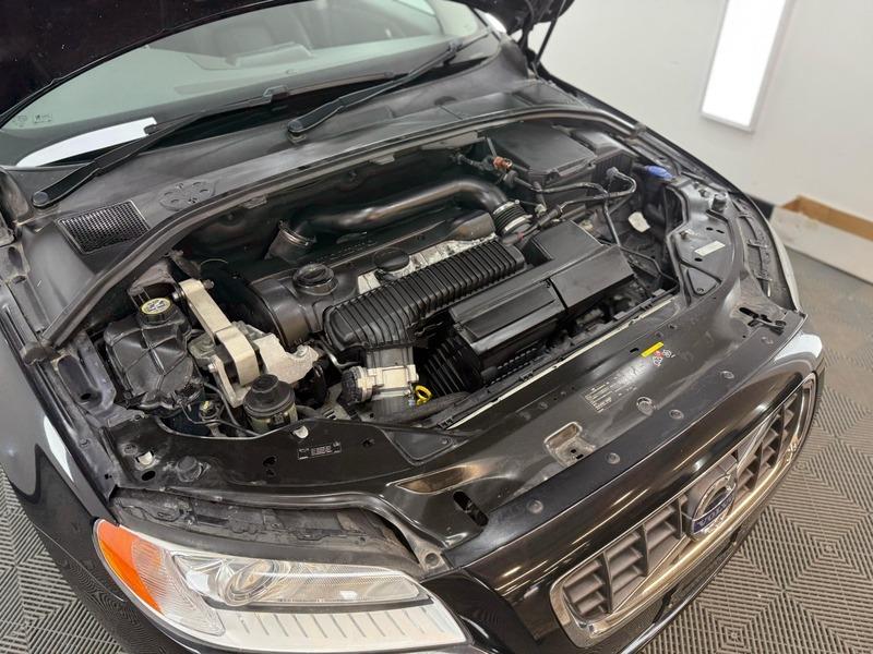 2010 Volvo V70 image 14