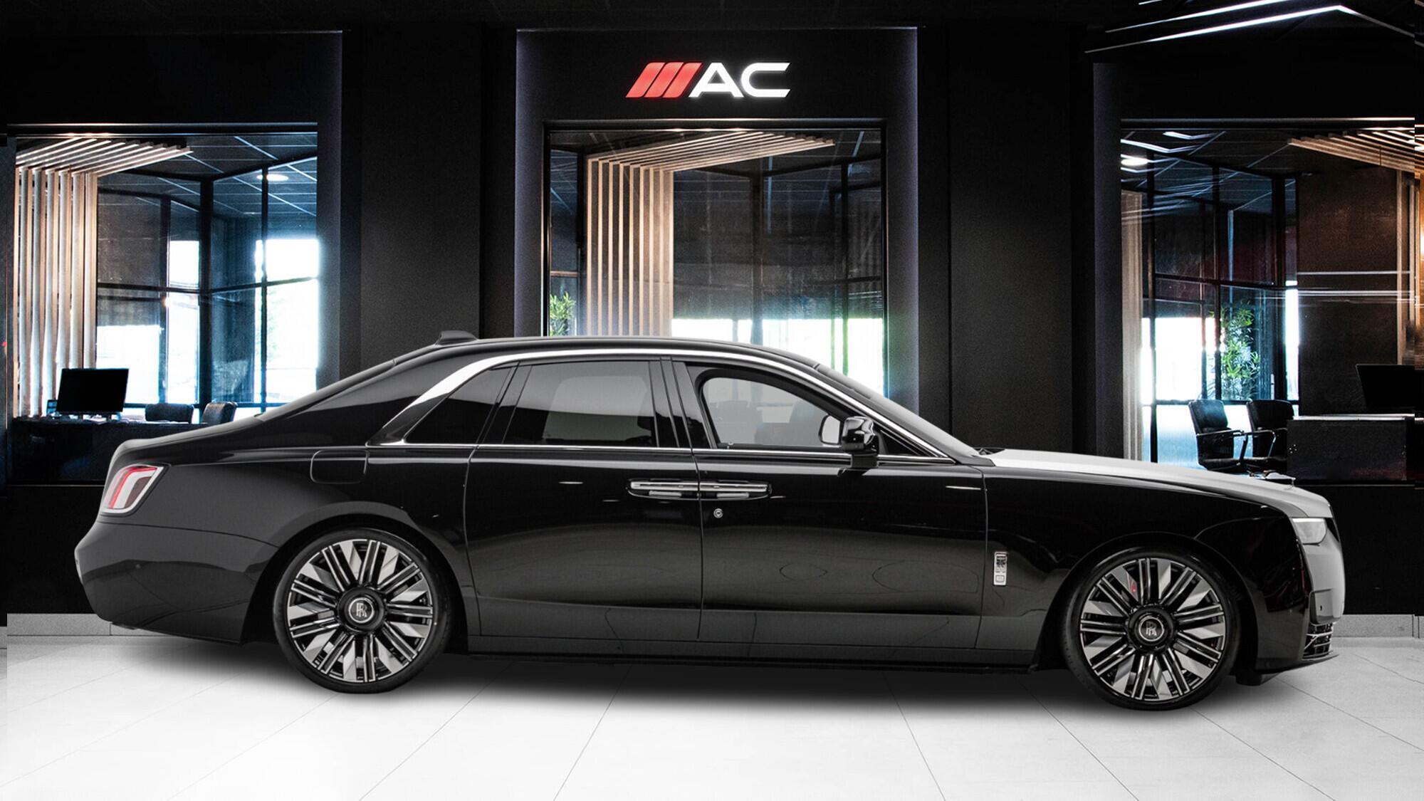 Rolls-Royce Ghost view 3