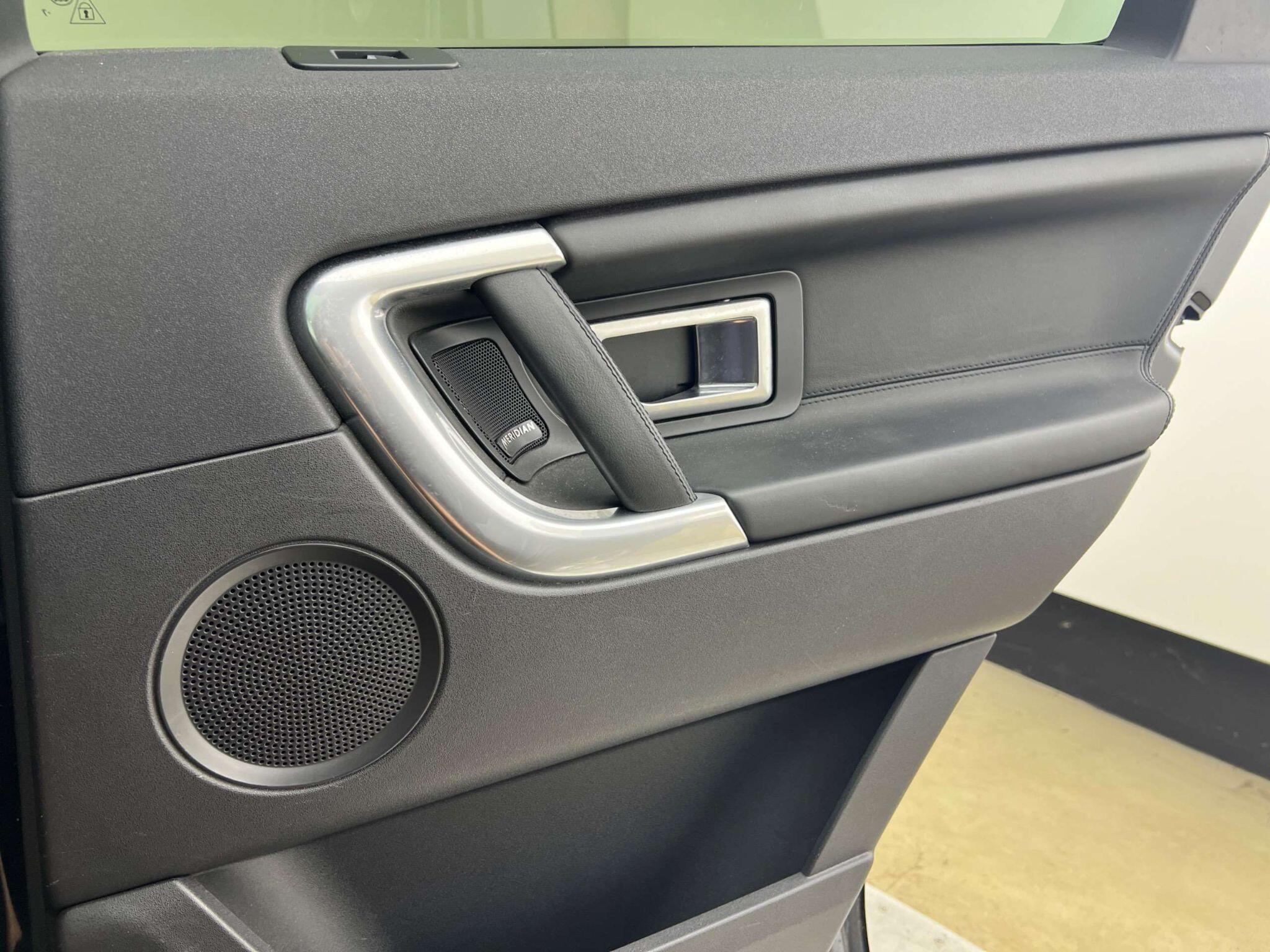 Land Rover Discovery Sport view 27