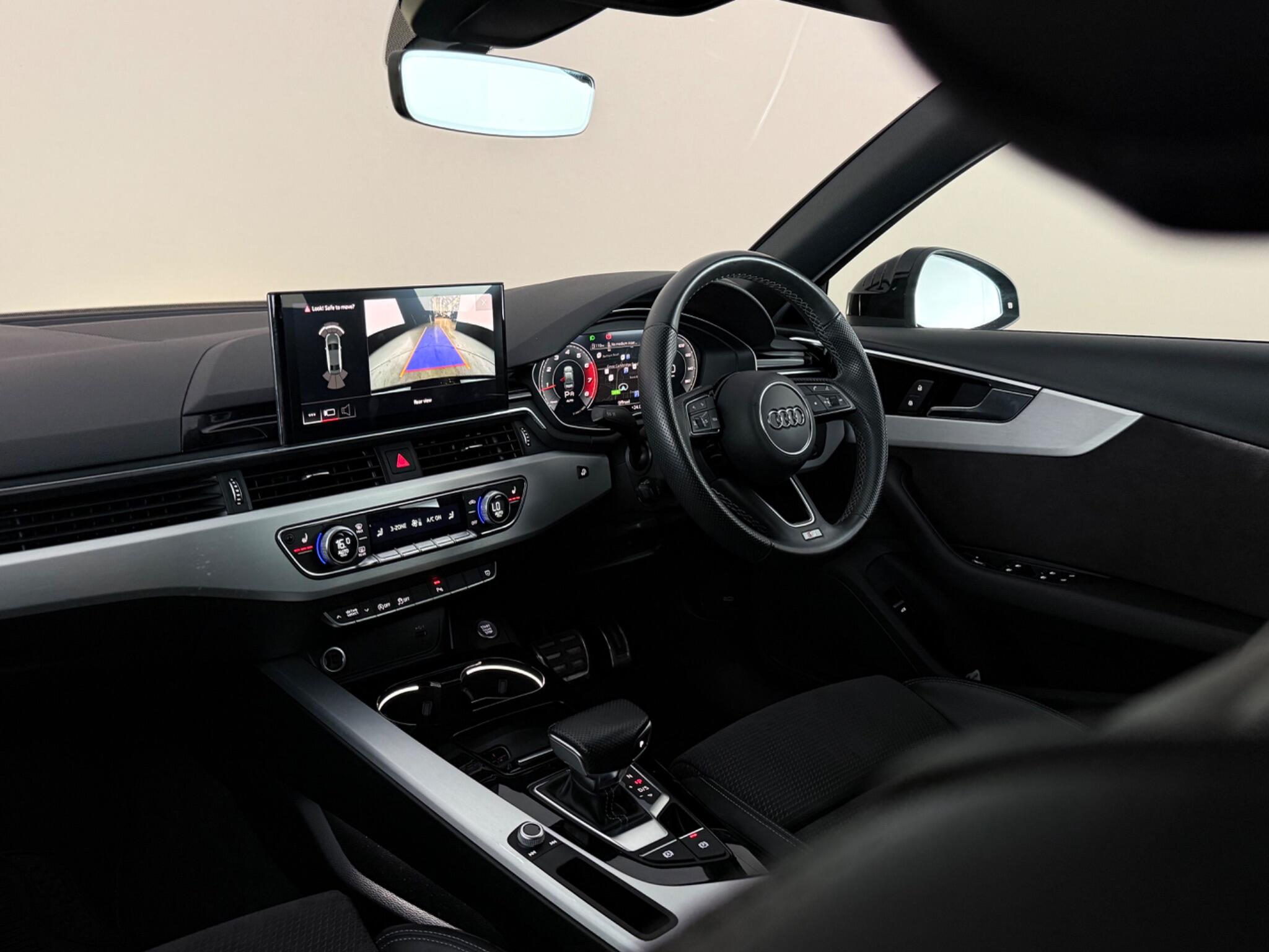Audi A4 view 4